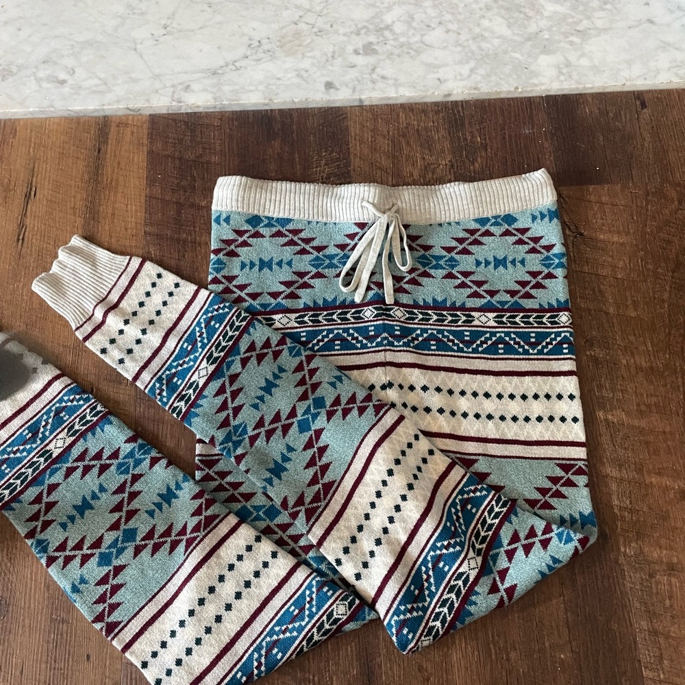 American eagle sweater leggings.